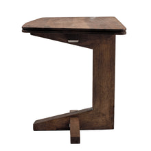 Încarcă imaginea în vizualizatorul Galerie, Măsuță din lemn de nuc KUTT Vega