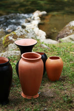 Încarcă imaginea în vizualizatorul Galerie, Vază din lut Loa