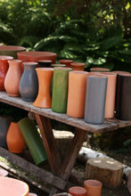 Încarcă imaginea în vizualizatorul Galerie, Vază din lut Isa