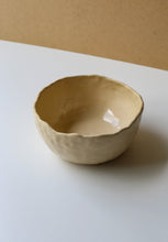 Încarcă imaginea în vizualizatorul Galerie, Bol din ceramică manuală KUTT Tenera