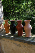 Încarcă imaginea în vizualizatorul Galerie, Vază din lut Reina