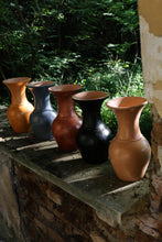 Încarcă imaginea în vizualizatorul Galerie, Vază din lut Gloria