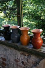 Încarcă imaginea în vizualizatorul Galerie, Vază din lut Sierra