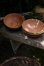 Încarcă imaginea în vizualizatorul Galerie, Bol de lut Leon