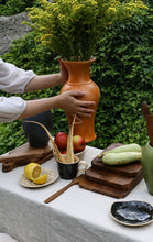 Încarcă imaginea în vizualizatorul Galerie, Vază din lut Reina
