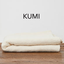 Încarcă imaginea în vizualizatorul Galerie, Set Bucătar - Geantă din piele velur, 2 cuțite, tocător, față de masă