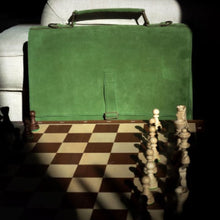 Încarcă imaginea în vizualizatorul Galerie, Geantă din piele velur KUTT Agave