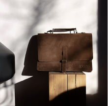 Încarcă imaginea în vizualizatorul Galerie, Geantă din piele velur KUTT Velluto