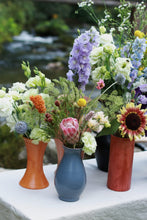 Încarcă imaginea în vizualizatorul Galerie, Vază din lut Allegra