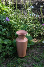 Încarcă imaginea în vizualizatorul Galerie, Vază din lut Indio