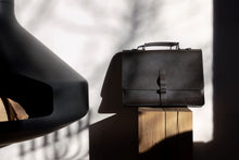 Încarcă imaginea în vizualizatorul Galerie, Geantă din piele KUTT Bruno