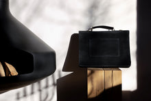 Încarcă imaginea în vizualizatorul Galerie, Geantă din piele velur KUTT Atra