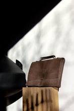 Încarcă imaginea în vizualizatorul Galerie, Geantă din piele velur KUTT Velluto