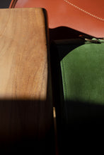 Încarcă imaginea în vizualizatorul Galerie, Geantă din piele velur KUTT Agave