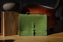 Încarcă imaginea în vizualizatorul Galerie, Geantă din piele velur KUTT Agave