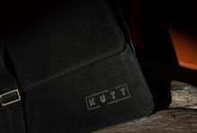 Încarcă imaginea în vizualizatorul Galerie, Geantă din piele velur KUTT Atra