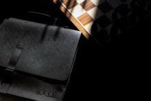 Încarcă imaginea în vizualizatorul Galerie, Geantă din piele KUTT Nero