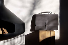 Încarcă imaginea în vizualizatorul Galerie, Geantă din piele velur KUTT Sussurro