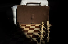 Încarcă imaginea în vizualizatorul Galerie, Geantă din piele velur KUTT Velluto