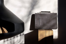 Încarcă imaginea în vizualizatorul Galerie, Geantă din piele velur KUTT Sussurro