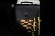 Încarcă imaginea în vizualizatorul Galerie, Geantă din piele KUTT Nero