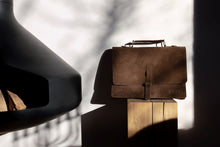 Încarcă imaginea în vizualizatorul Galerie, Geantă din piele velur KUTT Velluto