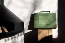 Încarcă imaginea în vizualizatorul Galerie, Geantă din piele velur KUTT Agave