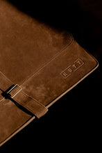 Încarcă imaginea în vizualizatorul Galerie, Geantă din piele velur KUTT Velluto