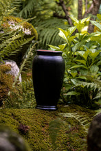 Încarcă imaginea în vizualizatorul Galerie, Vază din lut Loa