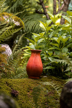 Încarcă imaginea în vizualizatorul Galerie, Vază din lut Allegra