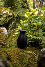 Încarcă imaginea în vizualizatorul Galerie, Vază din lut Allegra