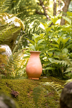 Încarcă imaginea în vizualizatorul Galerie, Vază din lut Allegra