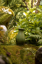 Încarcă imaginea în vizualizatorul Galerie, Vază din lut Allegra