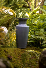 Încarcă imaginea în vizualizatorul Galerie, Vază din lut Indio