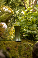 Încarcă imaginea în vizualizatorul Galerie, Vază din lut Brisa