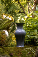 Încarcă imaginea în vizualizatorul Galerie, Vază din lut Reina