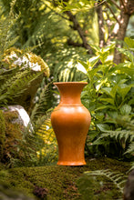 Încarcă imaginea în vizualizatorul Galerie, Vază din lut Reina