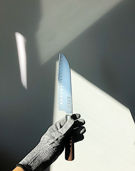 Cum ții corect cuțitul în mână